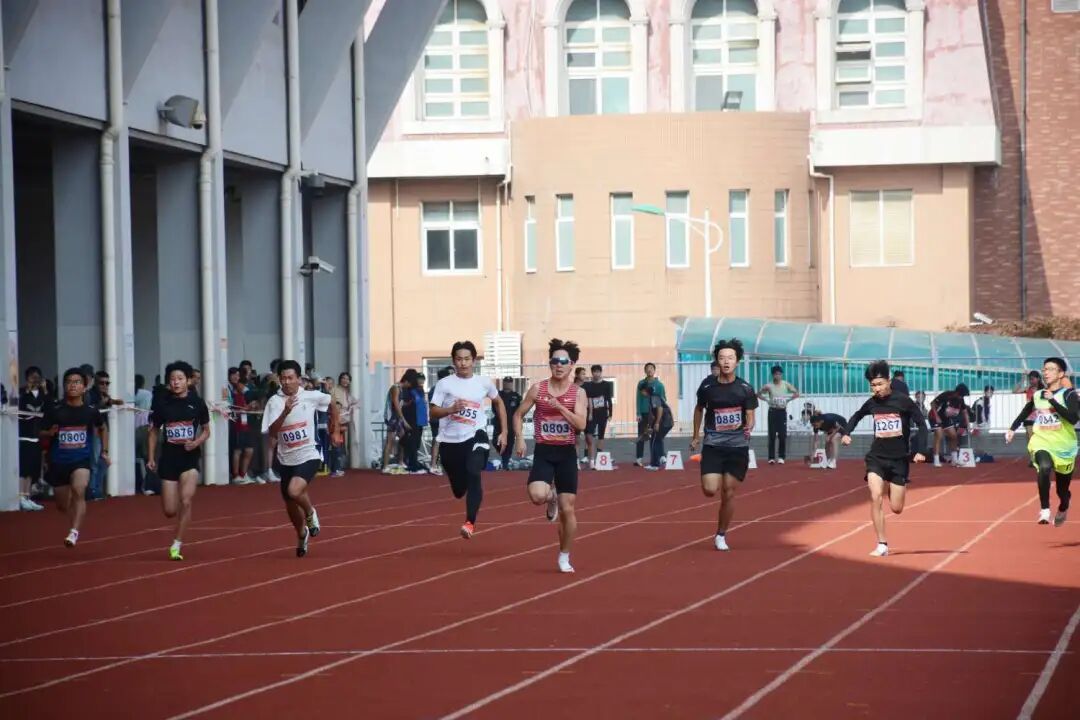 pg电子-运动员们在场上挥洒汗水,赛事收获高潮迭起