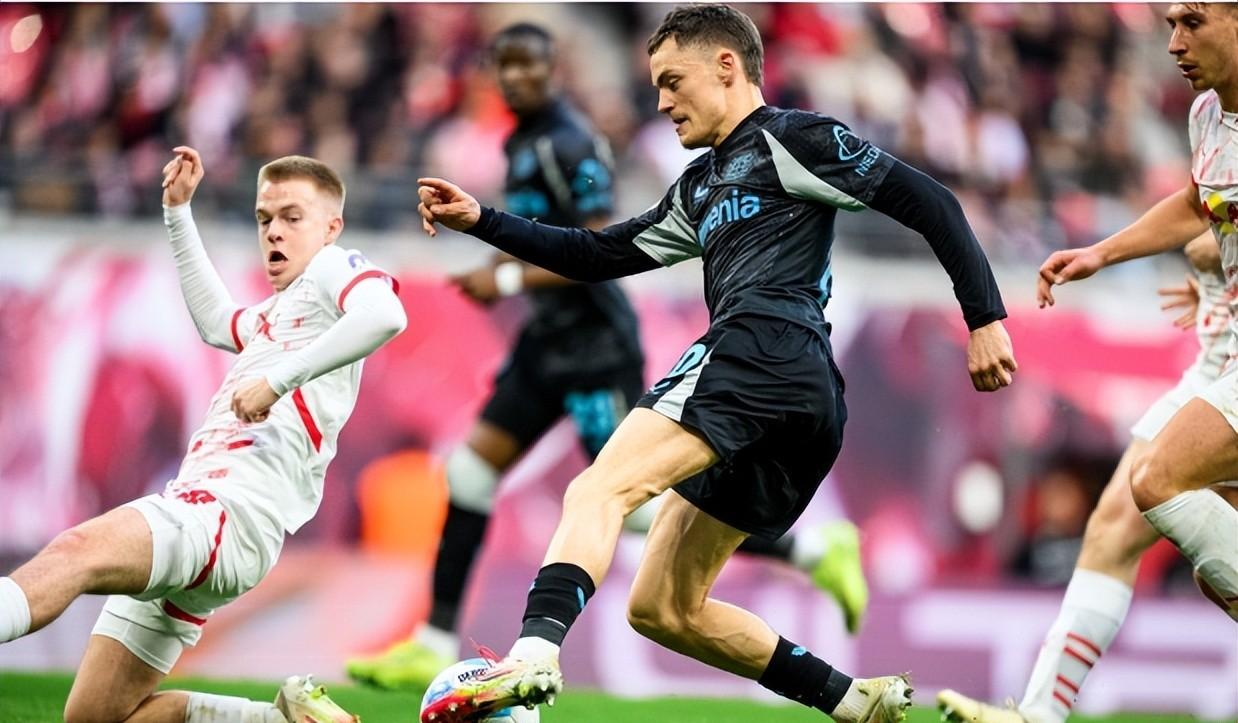 勒沃库森主场失利，积分榜位置迅速下滑(勒沃库森主场球场)